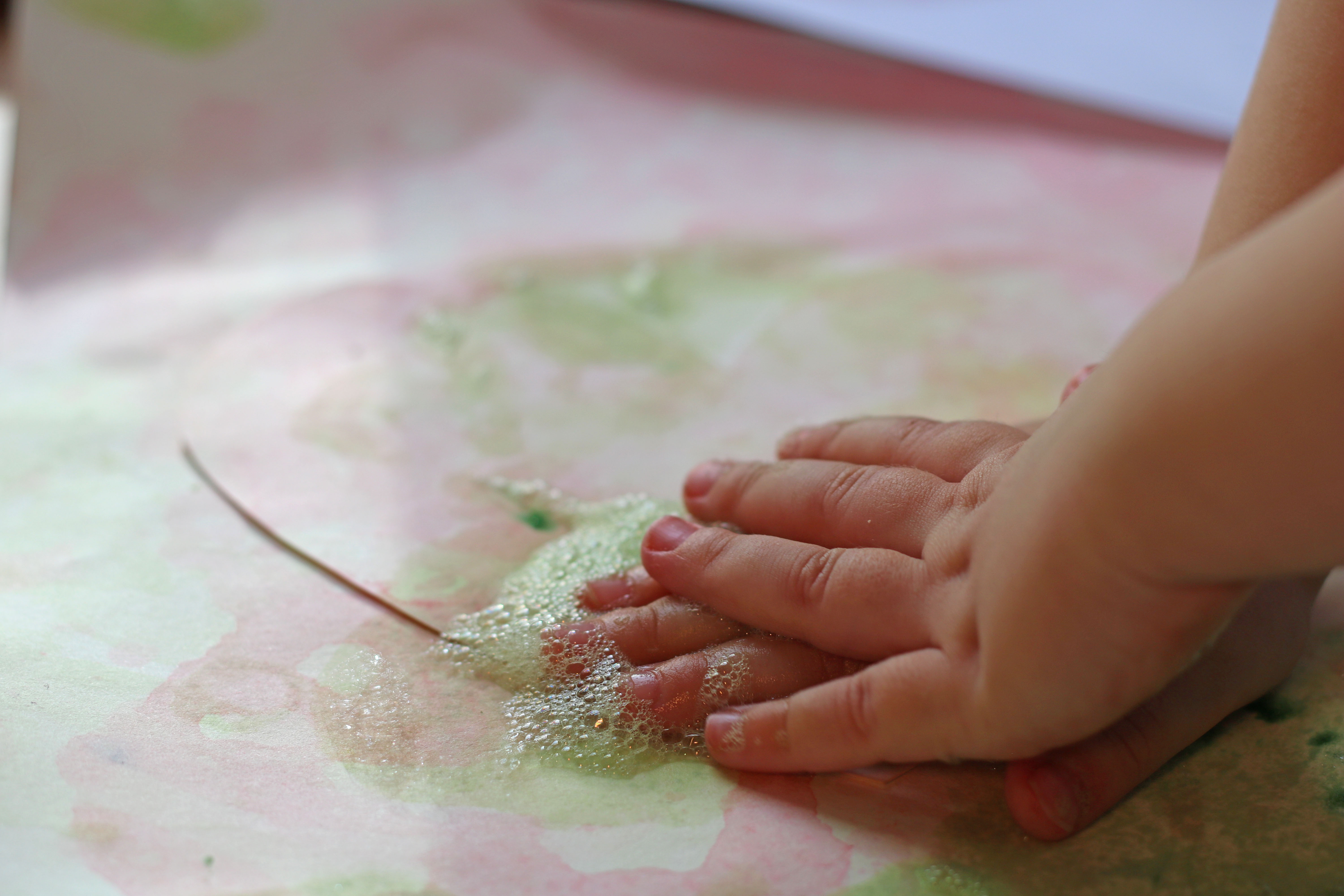 Pustebild it Händen u3 Kleinkind